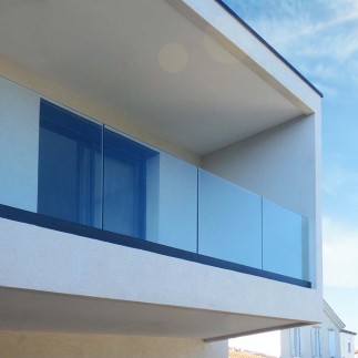 Garde-corps tout verre sur profilé aluminium