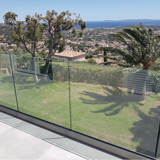 Garde-corps tout verre sur profilé aluminium